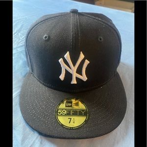 Navy blue New York Yankees fitted cap 2000 World Series patch NWT SIZE 7 1/4